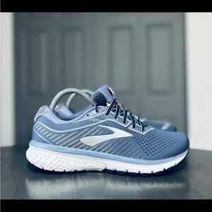Brooks Ghost 12  Gray Pink Athletic Running Shoes  Women’s Size 8 Medium B